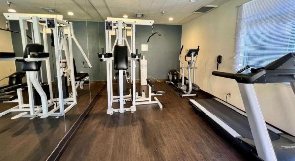 Ramada Suites by Wyndham San Diego image 13