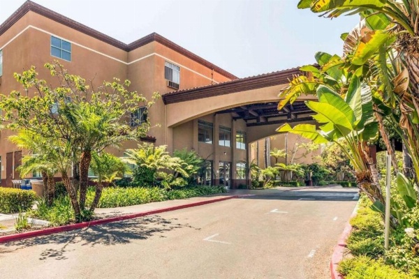 Ramada Suites by Wyndham San Diego image 9